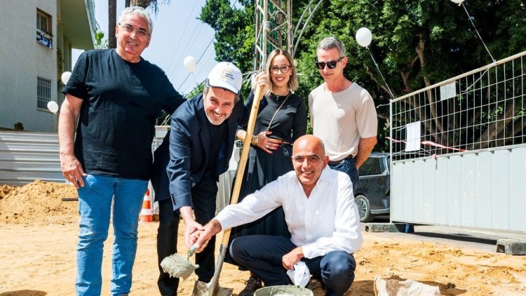מימין: רוני זוהר, יו"ר קפיטל פלטינום, עדן הראל, עודד מנשה, אלברט אסקולה (ישראל הדרי)