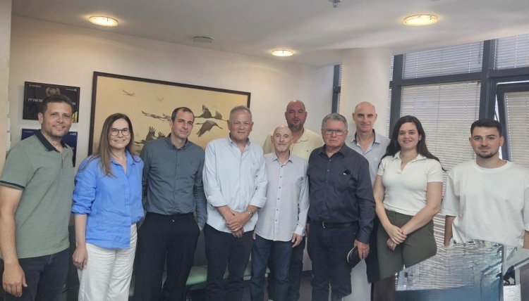 ראשי החברות במעמד החתימה (עו"ד שרה גור)