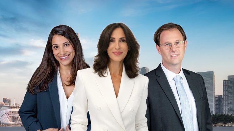 מימין: עוה"ד אורן מאור, טליה ברזאני וענת מורג (גדי סיארה ובן ניקסון)