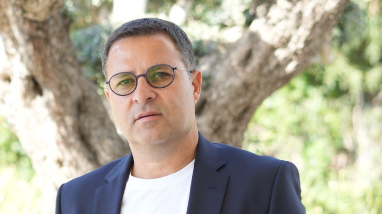 נדב בלילה (קמיליה)