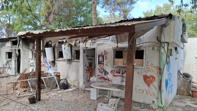 מבנה הרוס בקיבוץ ניר עוז (מרכז הנדל"ן)