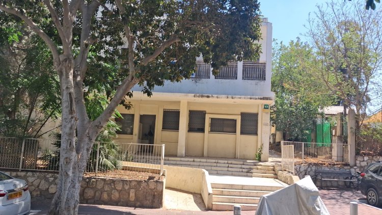 "ישיבת סלונים" ברחוב המעג"ל 17 (מרכז הנדל"ן) 