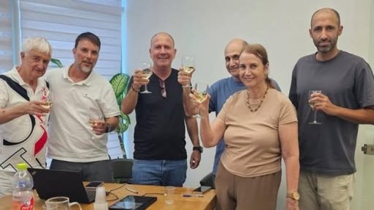 חתימת העסקה לרכישת הקרקע (ינוב)