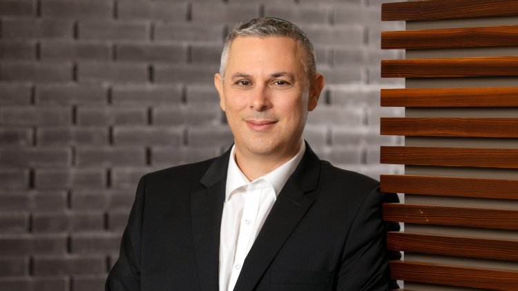 עורך דין בועז אדלשטיין (אייל טואג)